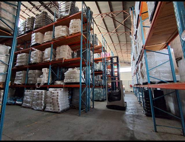 1,900M² WAREHOUSE TO LET IN HERIOTDALE